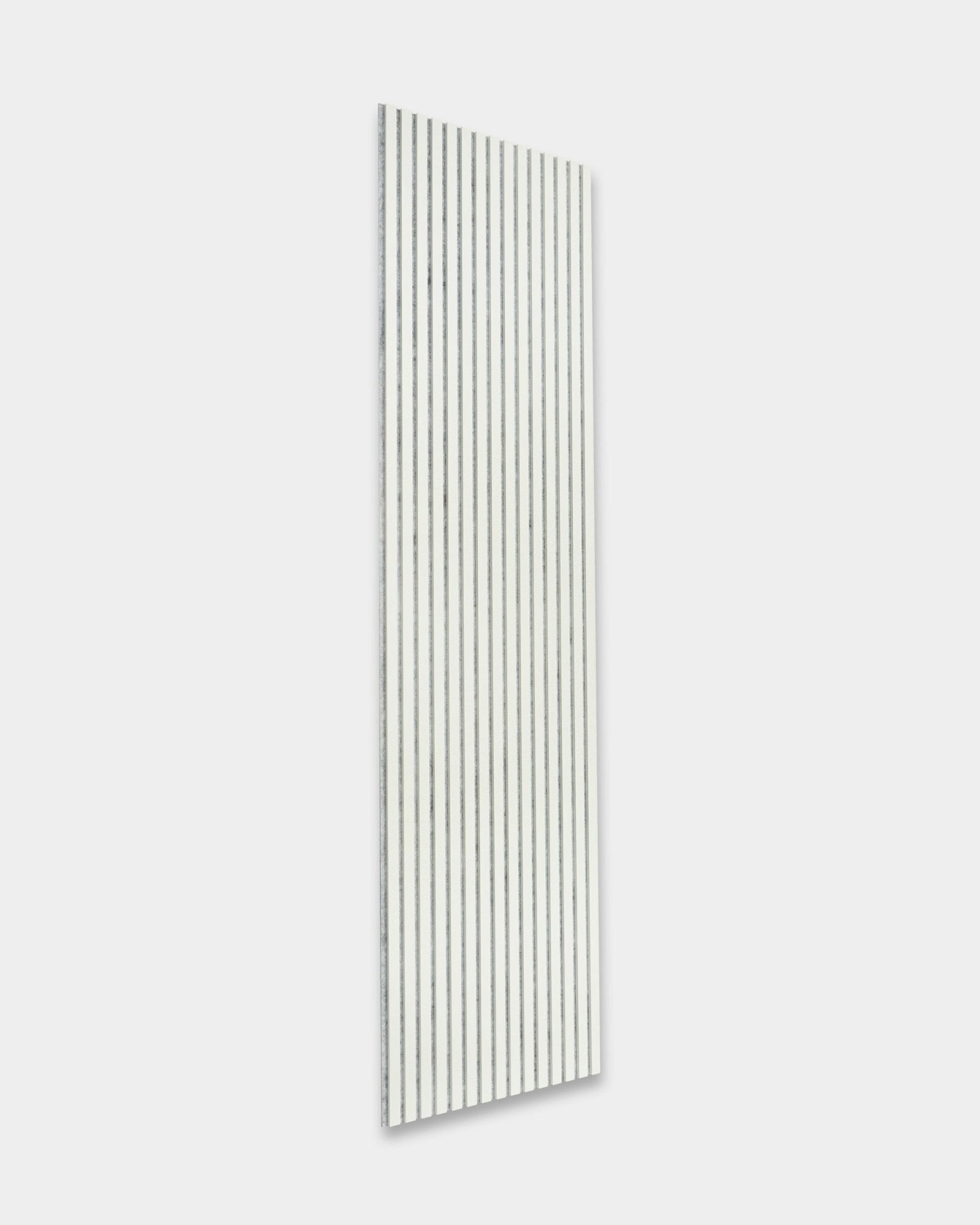 Akupanel Snow by WoodUpp, a white acoustic slatwall panel with black grooves (240 x 60 cm), mounted on a light gray wall for sound enhancement.