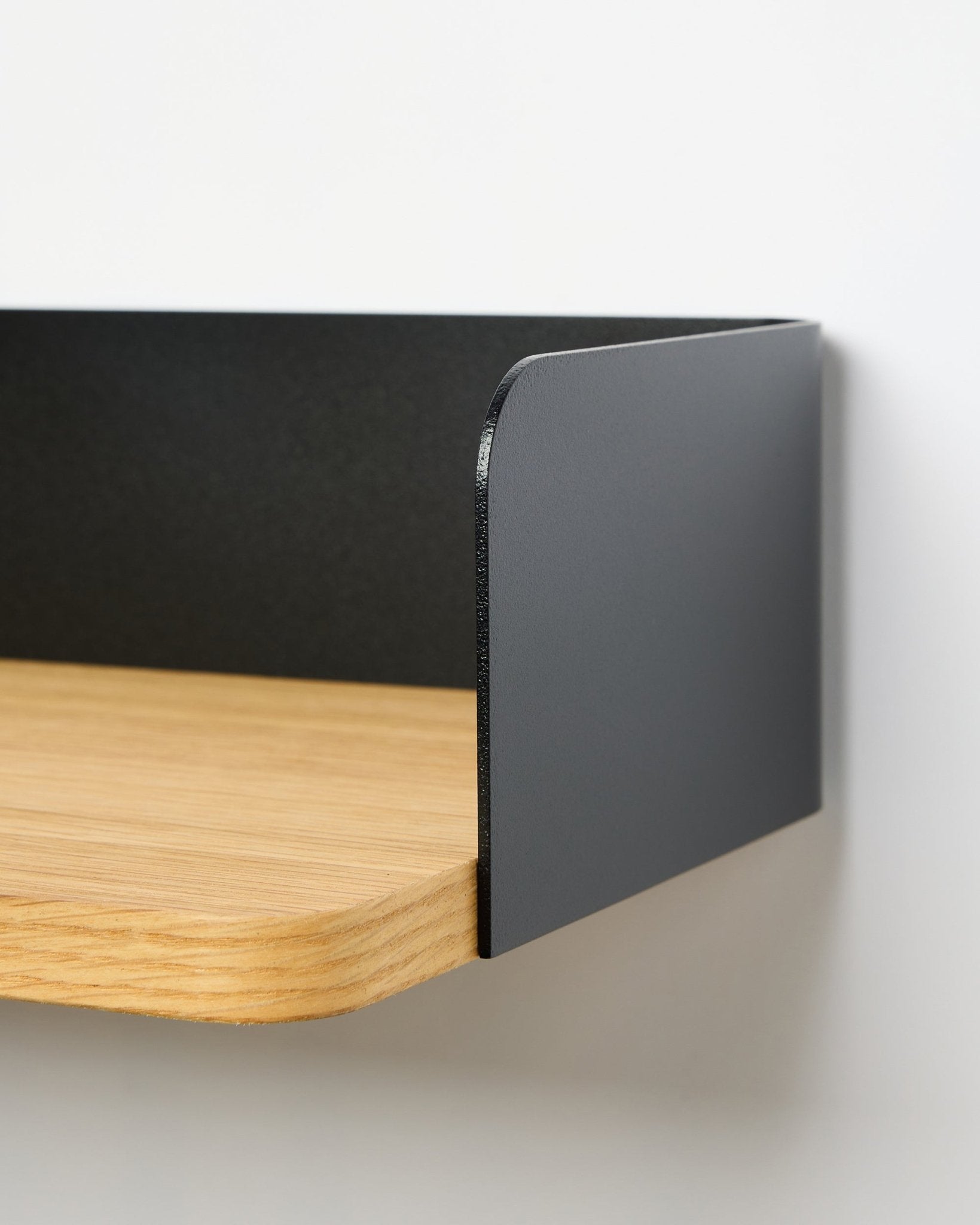 Close-up of WoodUpp Linn Bookshelf in Natural Oak, 39.9 cm wide, featuring a black metal side panel; no-drill shelf shown against a white background.