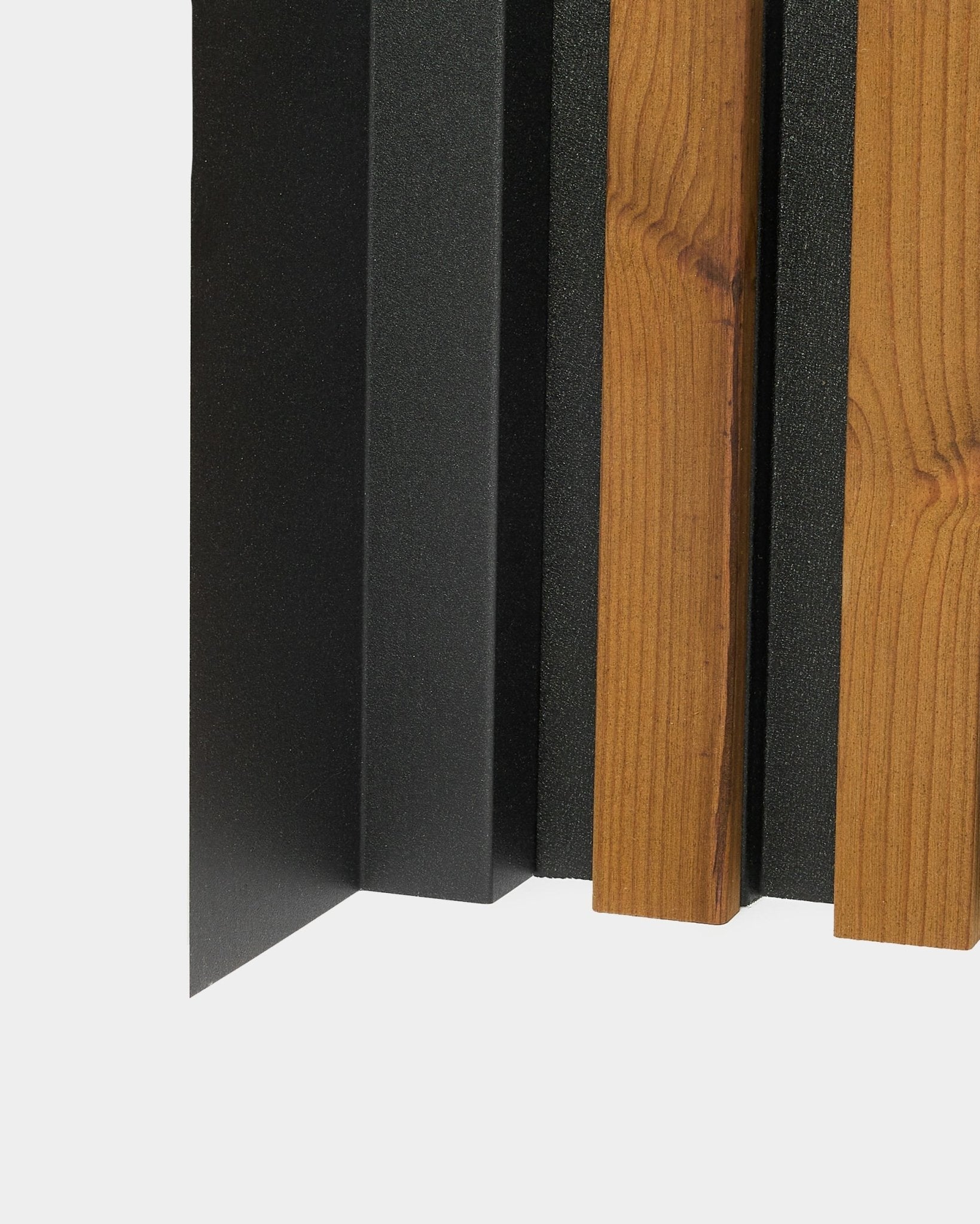 Close-up of WoodUpp Aluwood facade panel installation, showing vertical black and wood slats with a 240 cm aluminum end corner profile.