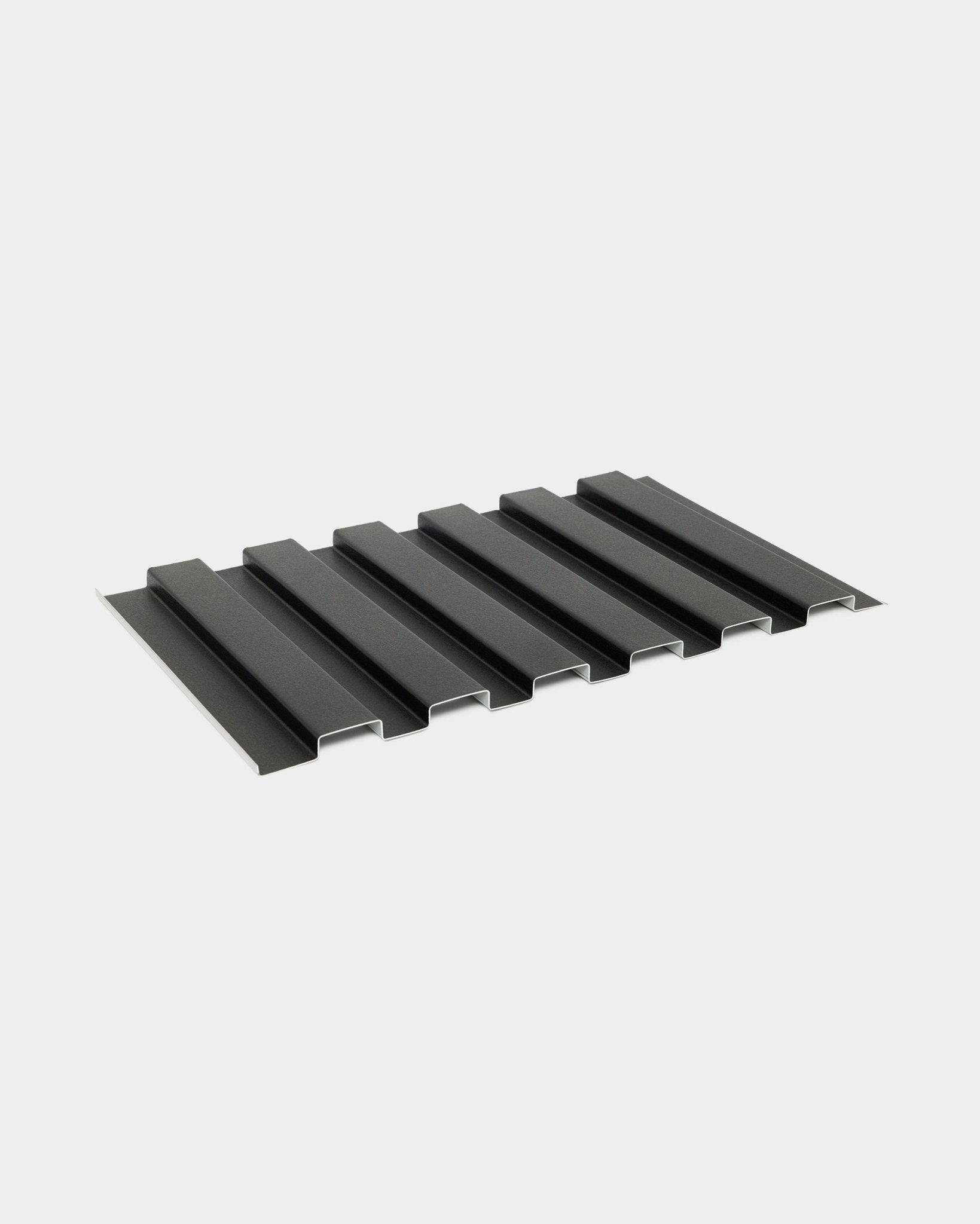 WoodUpp Aluwood outdoor facade panel sample, plain style in black aluminum, 45.7 x 27 cm, with a corrugated wavy design on a white background.
